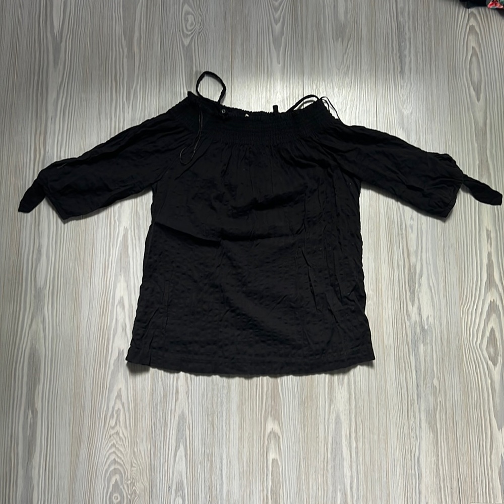Women’s lightweight off the shoulder blouse